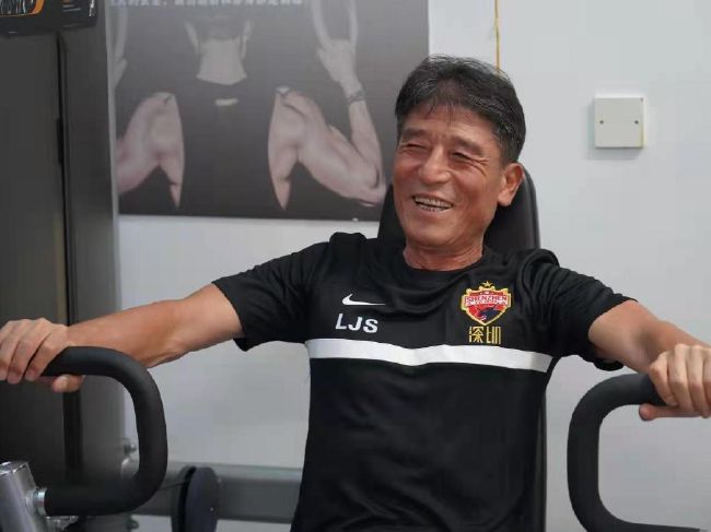 尤文目前的欧冠积分47分，而那不勒斯则是41分，但尤文本赛季没有欧战，而那不勒斯已经晋级欧冠16强。
